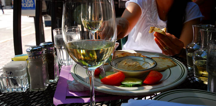 Humus Y Vino